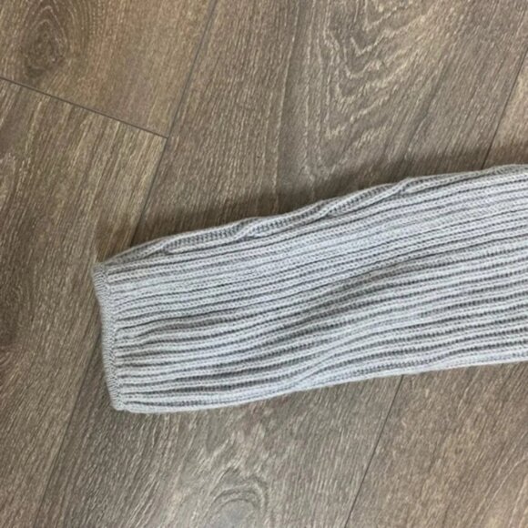 Aritzia Babaton Women's Sweater Cordell  V-neck Cable Knit Merino Wool Gray XS - Picture 11 of 16